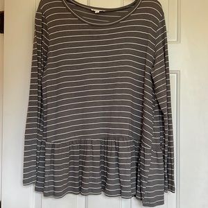 Long sleeve T-shirt with ruffle hem